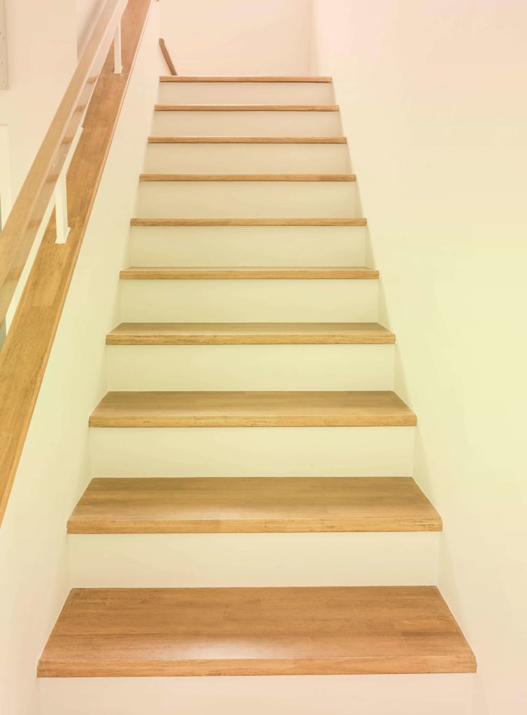 escaleras elegantes de madera